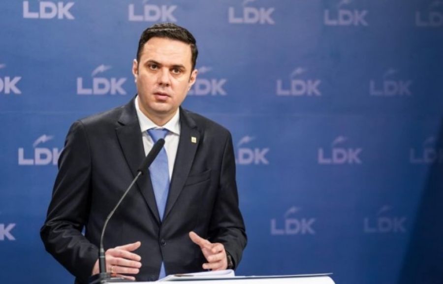 Düşüşteki Bir Rejim, 100 Euro ile Oy Satın Almaya Çalışıyor