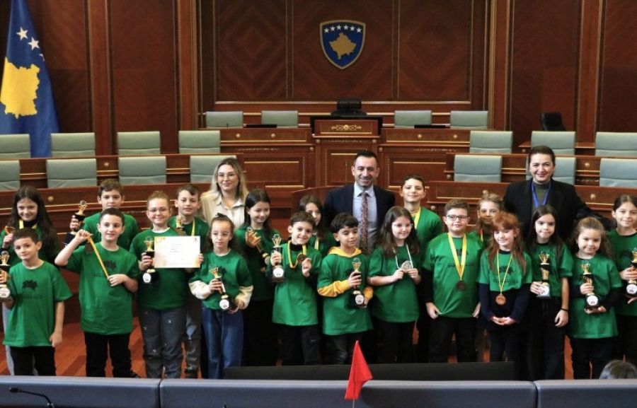 Basha, Dubai’de Kosova’yı Temsil Eden 21 Öğrenciyi Kabul Etti