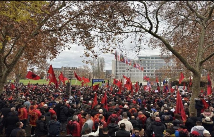 Üsküp’te Özel Mahkemeye Karşı Protesto