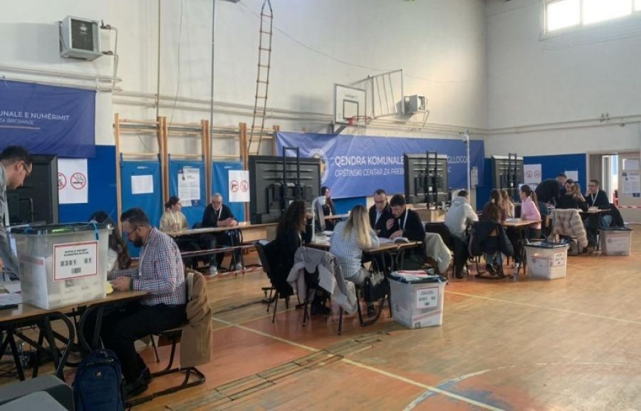 Milletvekili Adayları Oylarının Sayımı Sürüyor