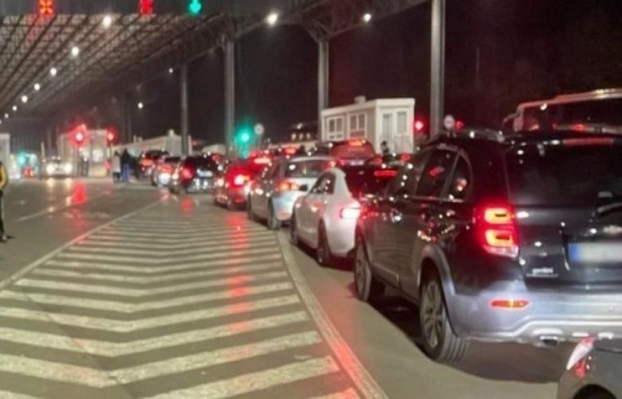 Sınır Kapılarında Çıkışlarda Yoğunluk