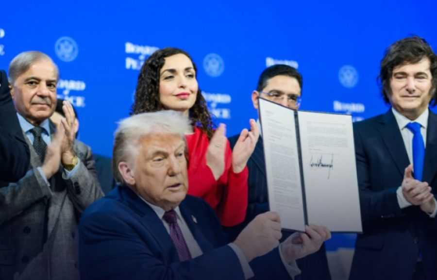 Beyaz Saray Trump’ın Fotoğrafını Paylaştı, Odakta Osmani de Bulunuyor