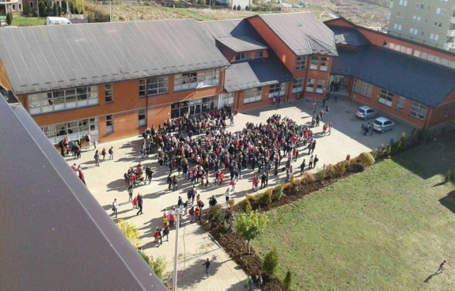 “Pavarësia” İlköğretim Okulu Öğretmenleri Protestoda: İlk İki Ders Yapılmayacak