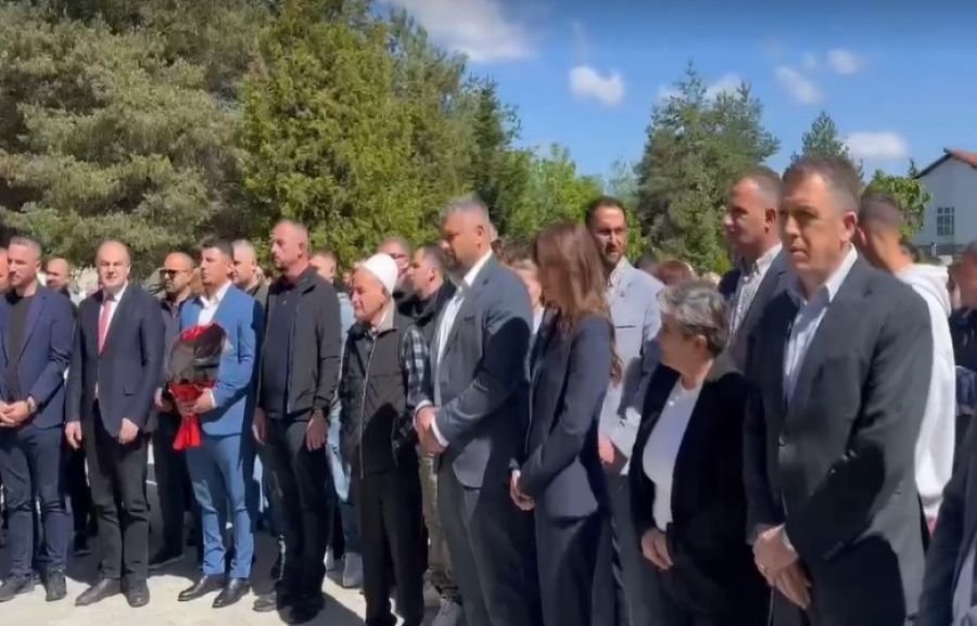 Haxhiu, Bukosh Katliamının 27. Yıldönümünde Saygı Duruşundaydı