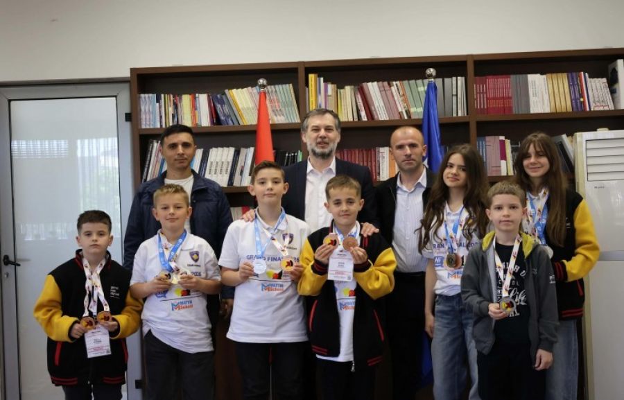Çeku, Dünya Matematik Olimpiyatı’nda Madalya Kazananlarla Görüştü