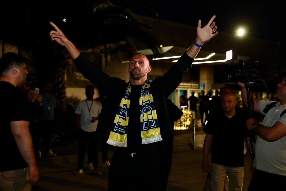 Muriqi, İstanbul’da Fenerbahçe Taraftarları Tarafından Coşkuyla Karşılandı