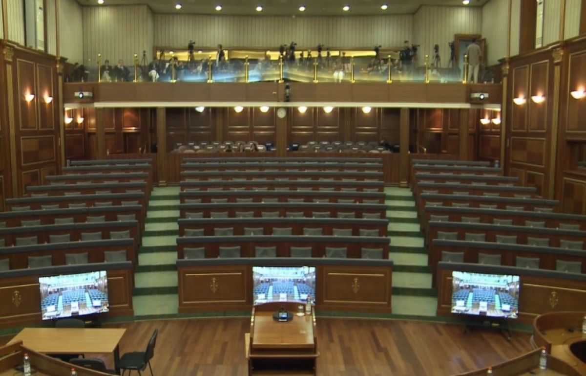 Ardian Gjini ve Daut Haradinaj Milletvekilliğinden Çekildi