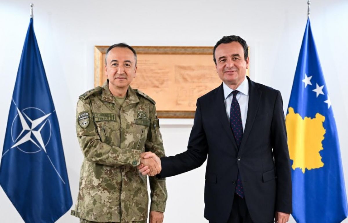 Kurti, KFOR Komutanı Ulutaş ile Güvenlik ve Bölgesel Gelişmeleri Görüştü