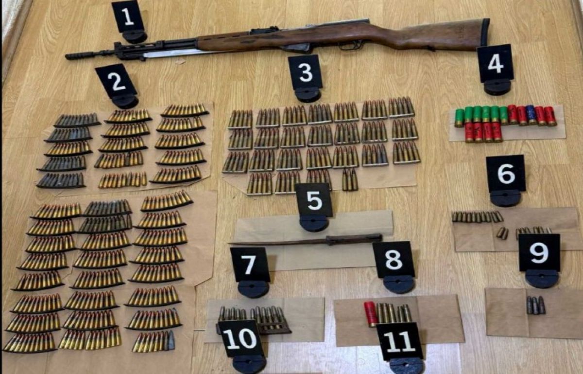 Kosova Polisi Zubin Potok'ta Silah ve Mühimmat Ele Geçirdi