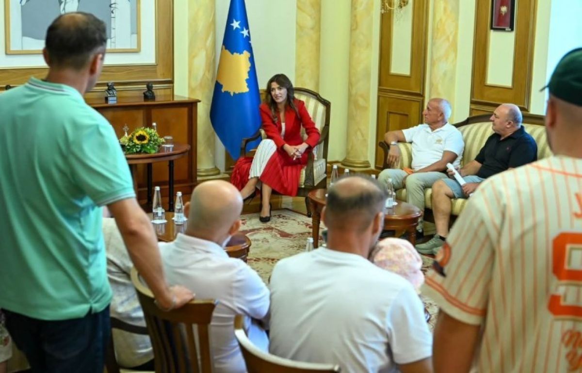 Haxhiu, Diasporadan Gelen Kosovalıları Meclis’te Ağırladı