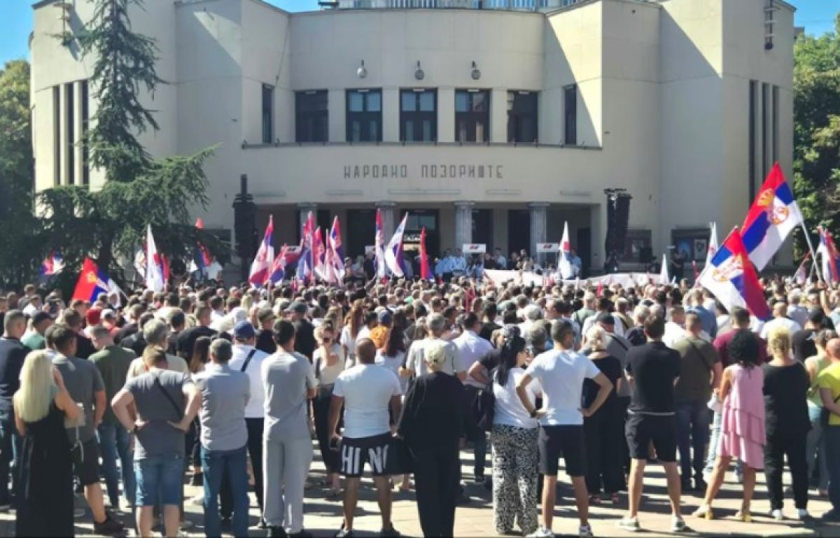 Vuçiç Başbakan Adayı Oldu, Niş’te ise Rejim Karşıtı Protesto