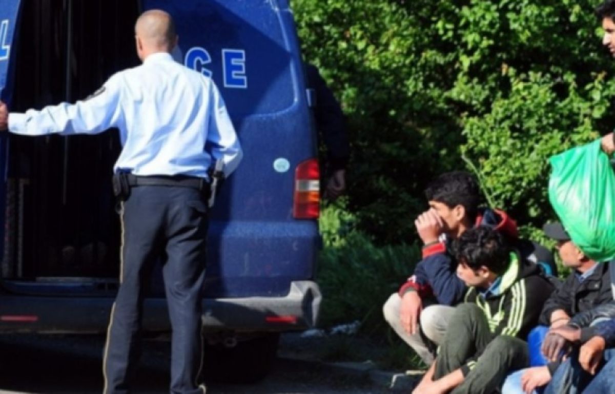 Gilan’da 11 Göçmeni Taşıyan Araç Sürücüsü Gözaltına Alındı