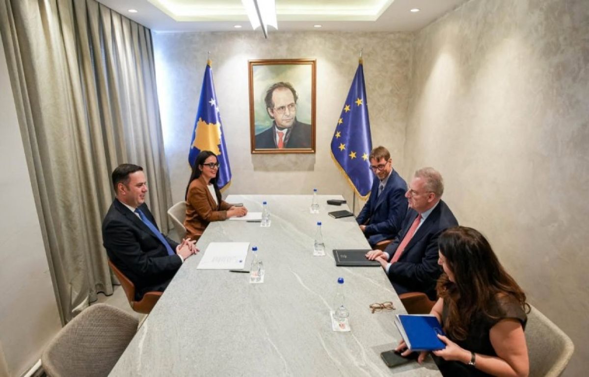 Abdixhiku, AB'nin Kosova Ofisi Şefi Schubel ile Görüştü
