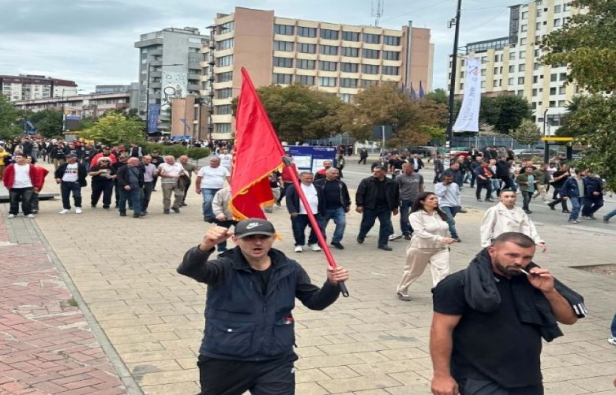 Dayanışma Yürüyüşü Olaysız Sona Erdi: Kosova Polisi Vatandaşlara Teşekkür Etti