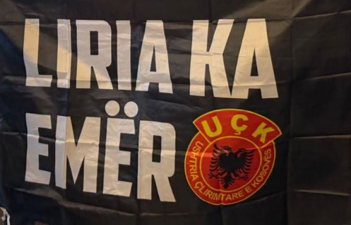 Lahey’deki Kosovalılara Bayrak Uyarısı