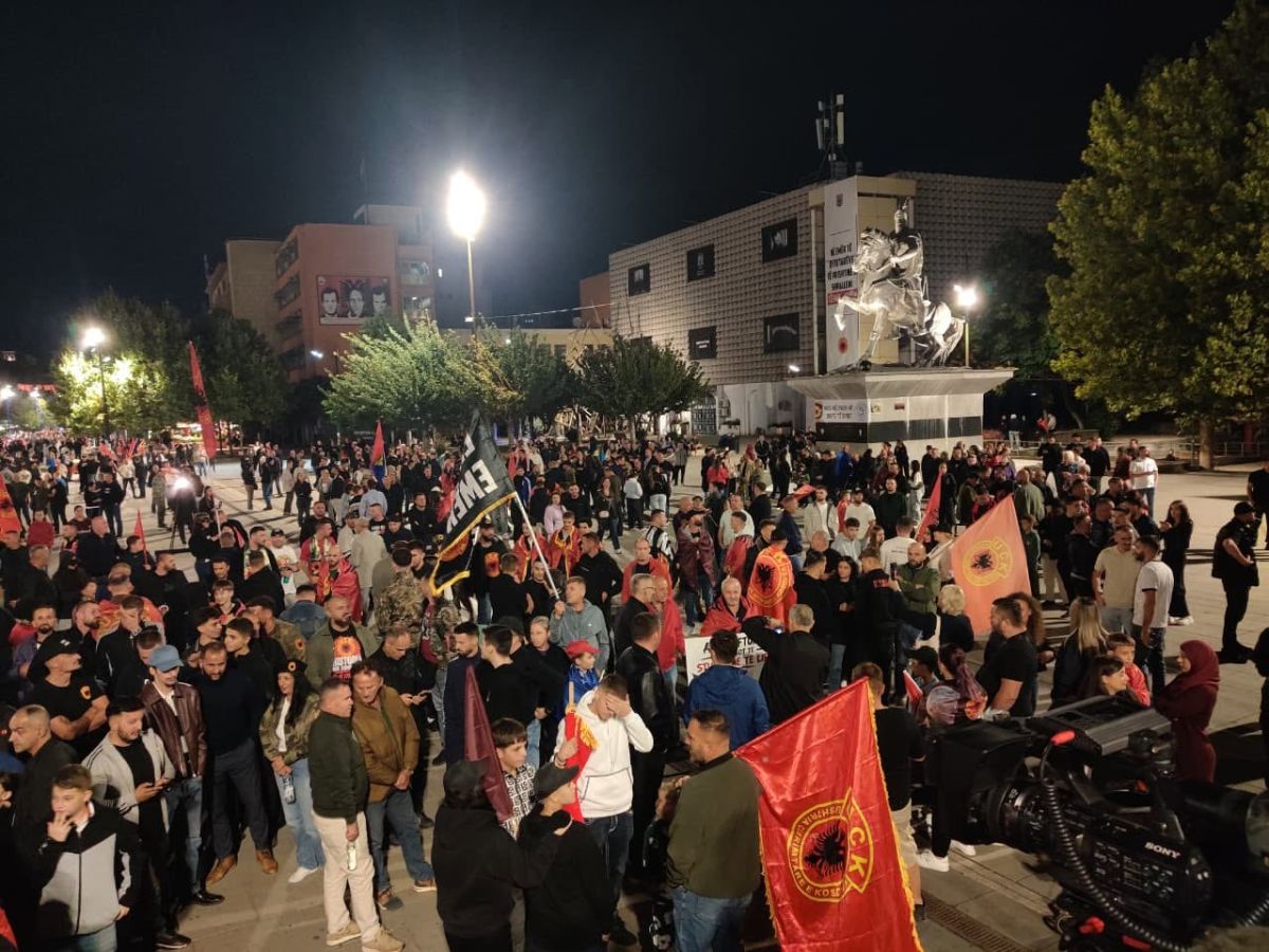 Altıncı Gün: Priştine’de Özel Mahkeme Kararına Karşı Protesto