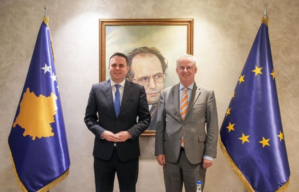 Abdixhiku, AB’nin Kosova Büyükelçisi Schübel ile Görüştü