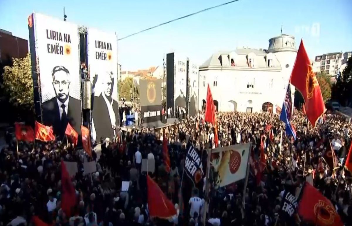 Priştine'de Özel Mahkeme Kararına Karşı Protesto