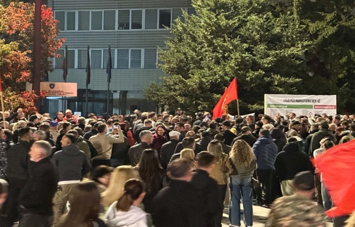 “UÇK Birleştiriyor”: Meclisi Önünde Protesto 