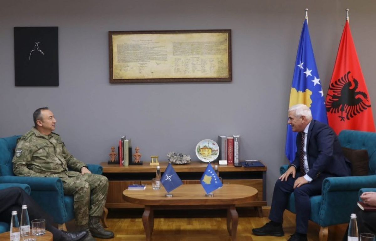 Sveçla, KFOR Komutanı Ulutaş ile Veda Görüşmesinde