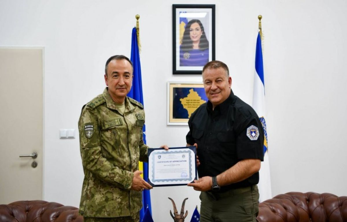 Polis Genel Müdürü Hoxha, KFOR Komutanı Ulutaş’a Veda Etti