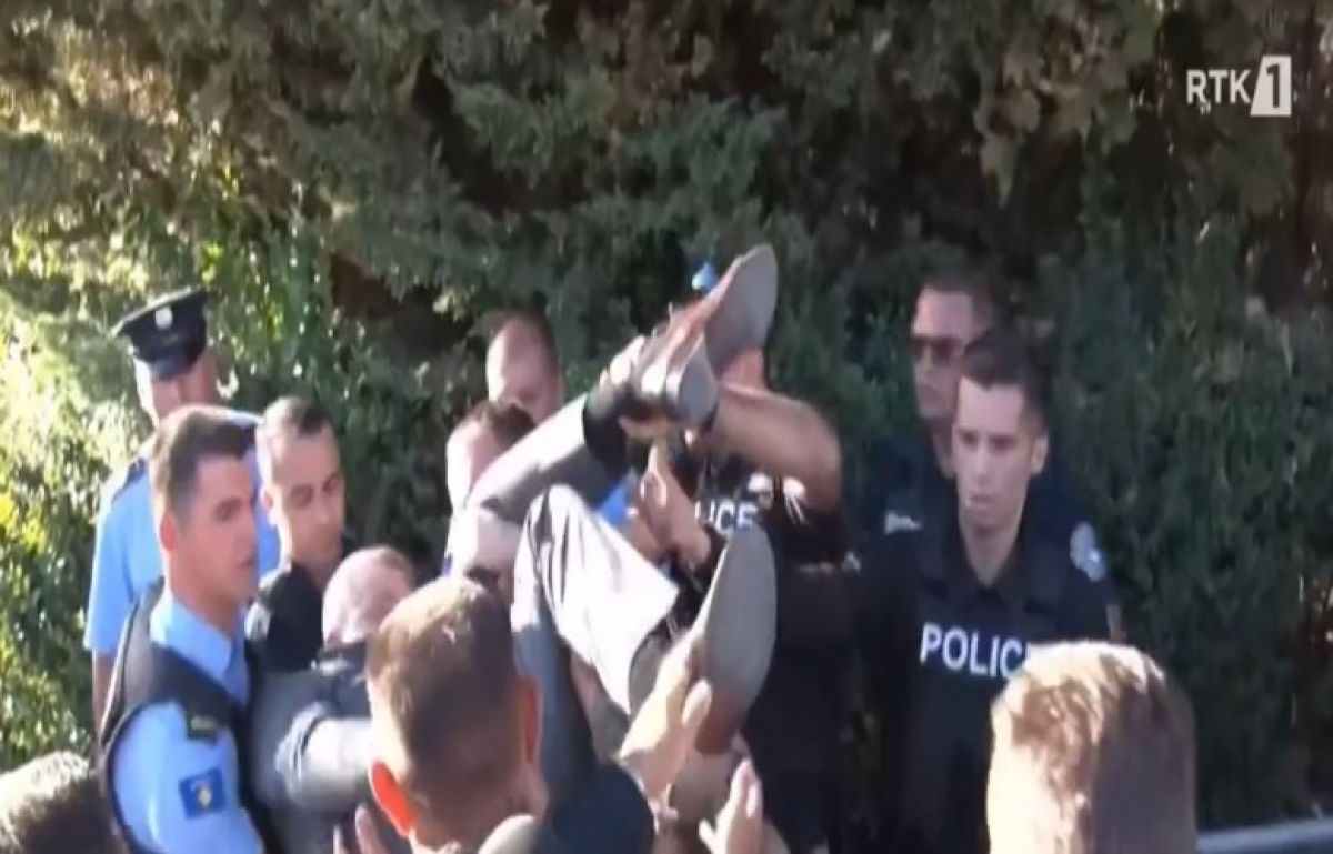 Milletvekili Rexhepi’yi Zorla Meclis Avlusuna Götüren İki Protestocu Tutuklandı