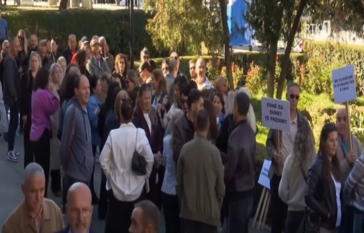 Maaşlarını Alamayan NPB Çalışanlarından Yüksek Mahkeme Önünde Protesto 
