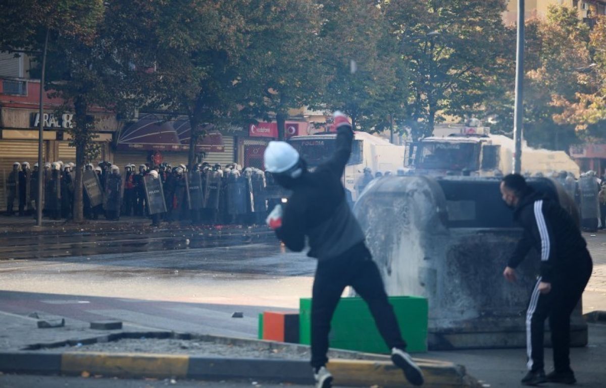 Vatandaşlarımız Arnavutluk’taki Protestoları Meşru Buluyor, Ancak Şiddete Karşı Çıkıyor
