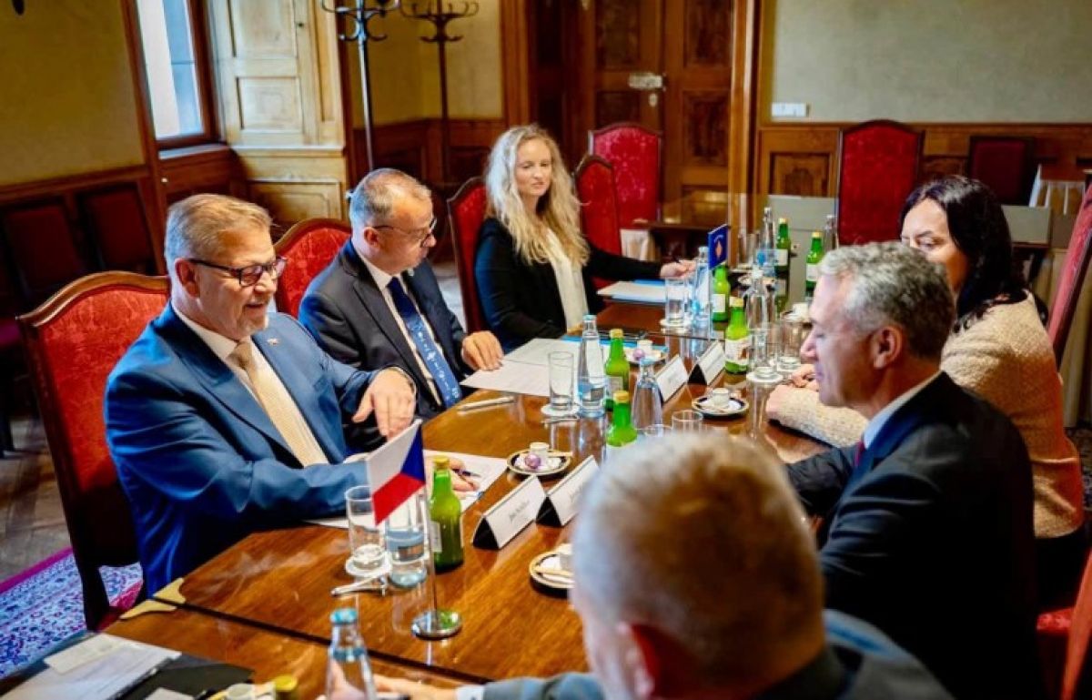 Jeton Zulfaj Prag’da: Kosova’nın AB Üyelik Başvurusunun İlerletilmesini İstedi