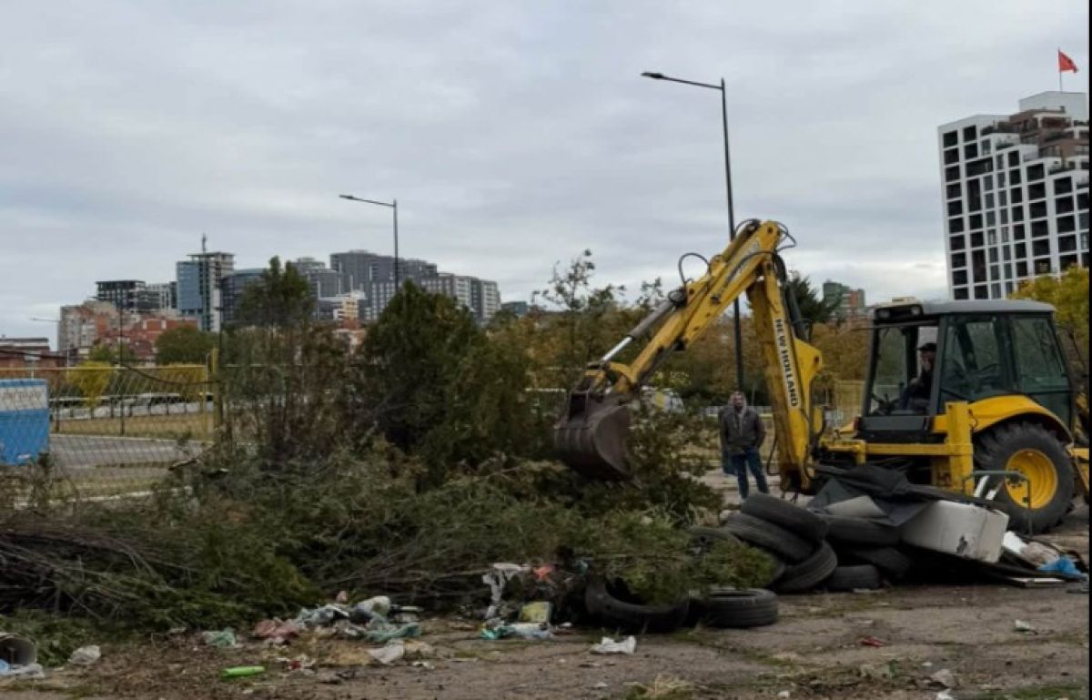 Priştine Otogarı’nın Alanlarında Temizlik ve Düzenleme Çalışmaları Başladı