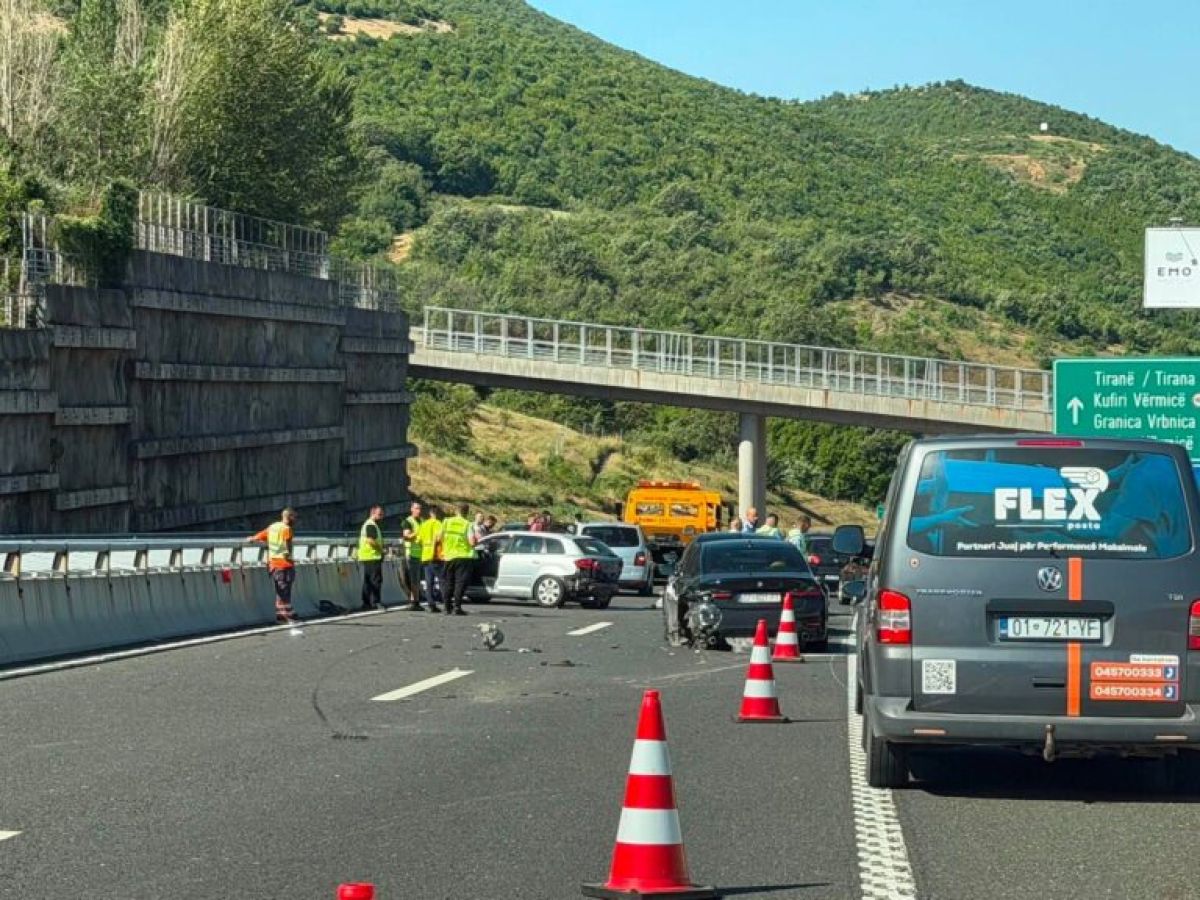 "Ibrahim Rugova" Karayolunda Zincirleme Trafik Kazası
