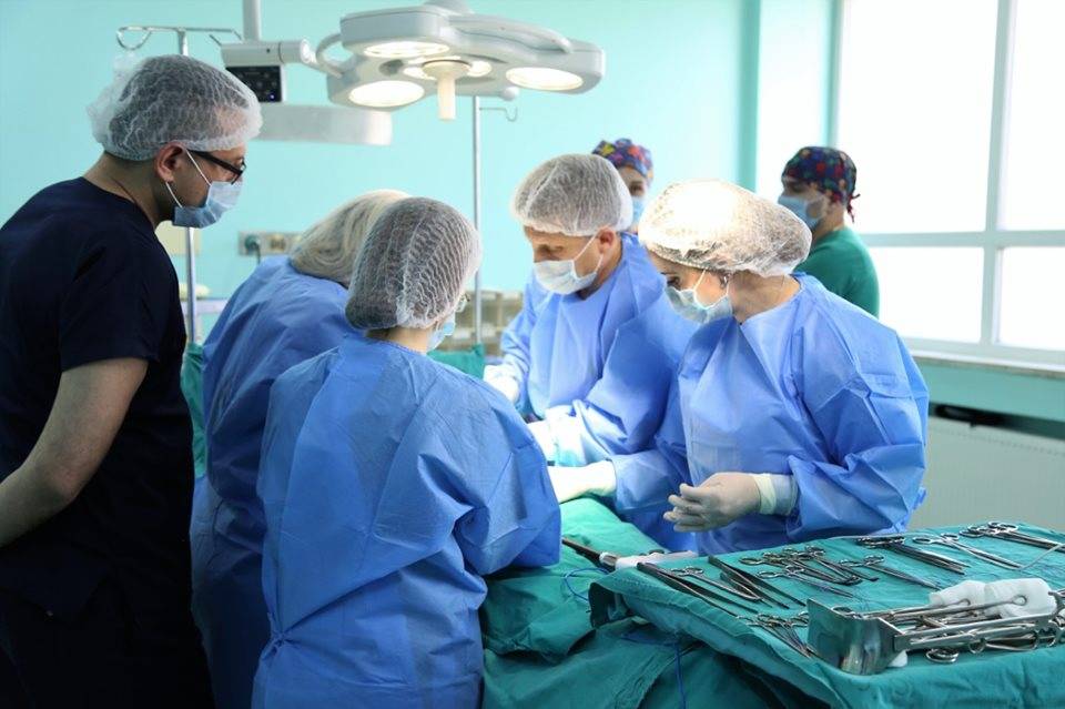 QKUK’da 9 Kiloluk Tümor Başarılı Ameliyatla Alındı