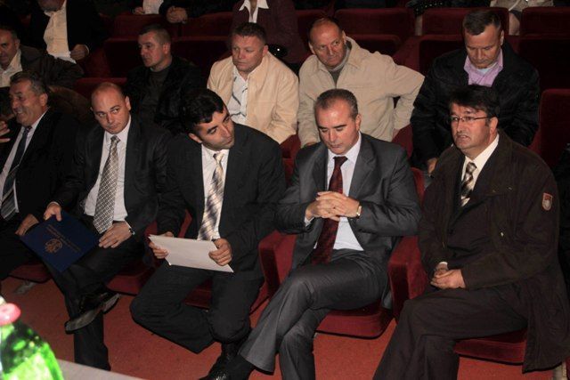 Barikatlardan Sadece KFOR Geçecek