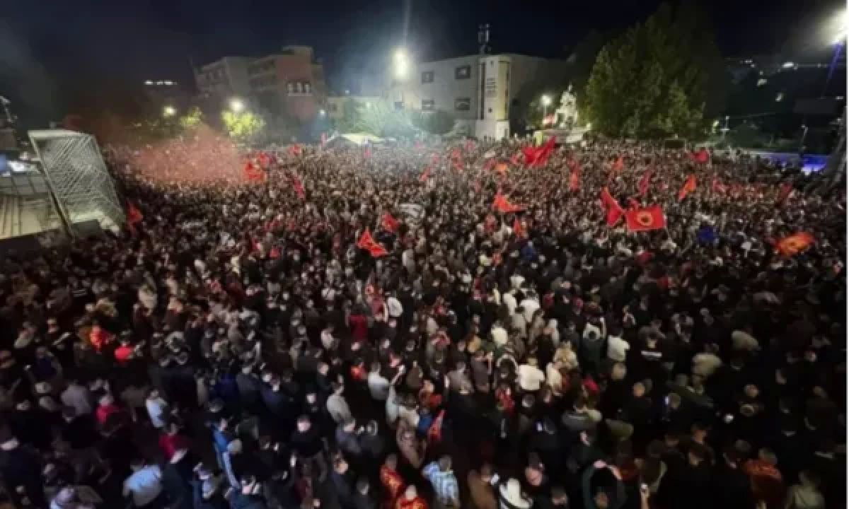 Priştine'de UÇK'nın Eski Yöneticilerine Destek Protestosunun Beşinci Akşamı