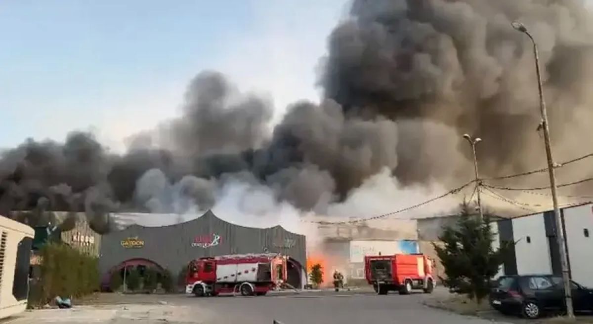 Kosova Ovası’ndaki Yangında Bir İtfaiyeci Yaralandı