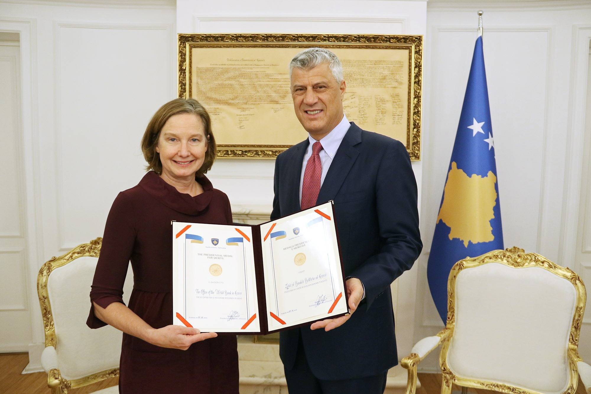 Dünya Bankası Kosova Ofisine Cumhurbaşkanlığı Başarı Madalyası