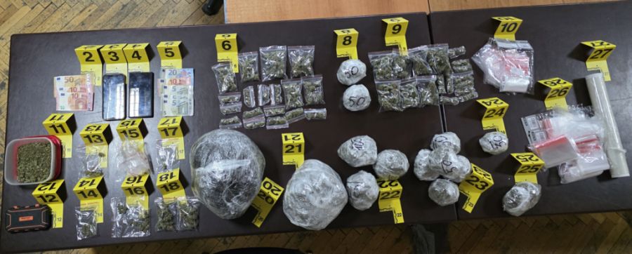 Prizren’de Uyuşturucu Operasyonu: 3 Kişi Gözaltında, 2.3 Kilogram Esrar Ele Geçirildi