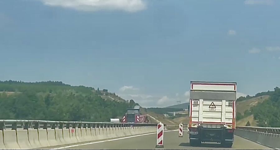 Priştine–Prizren Otoyolunun Bir Şeridi Trafiğe Kapandı 