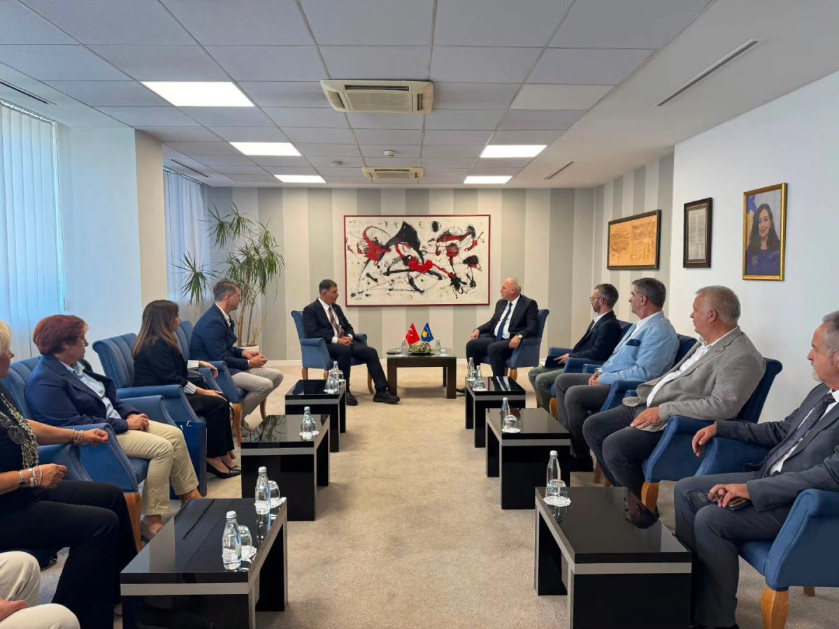 İzmir Belediye Başkanı Başkan Damka’yı Makamında Ziyaret Etti