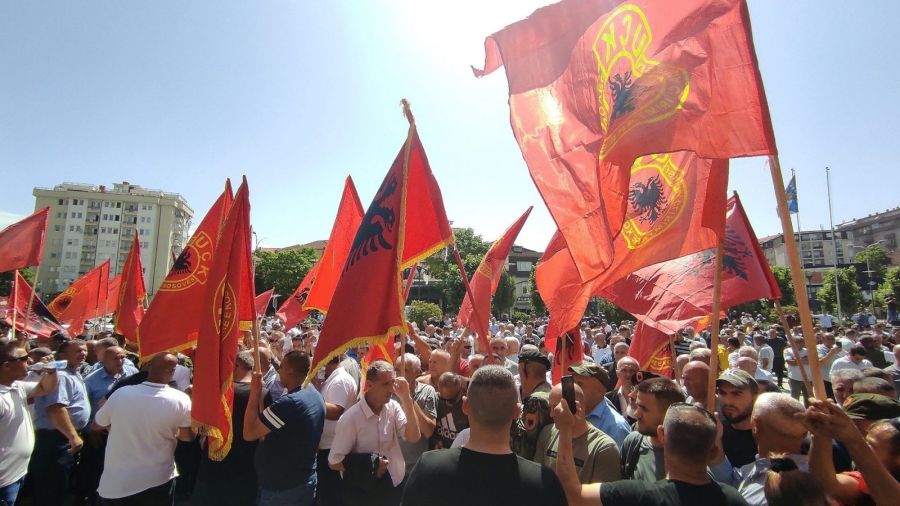 UÇK Protestosu İçin 60 Otobüs Arnavutluk’a Gidiyor