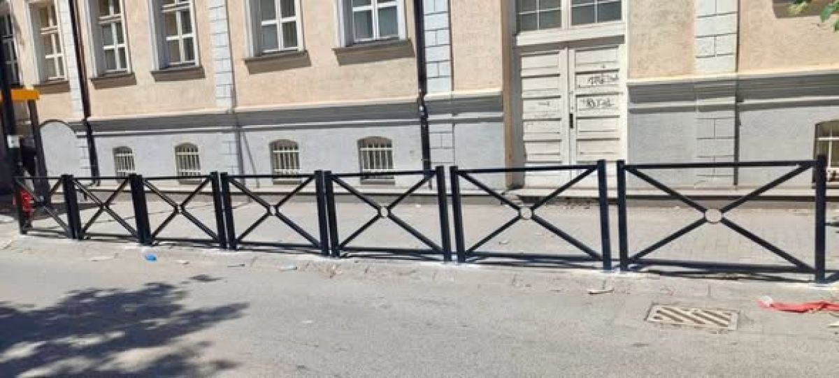 Rama: Okulların Etrafında Öğrencilerin Güvenliği İçin Koruyucu Bariyerler Yerleştirildi