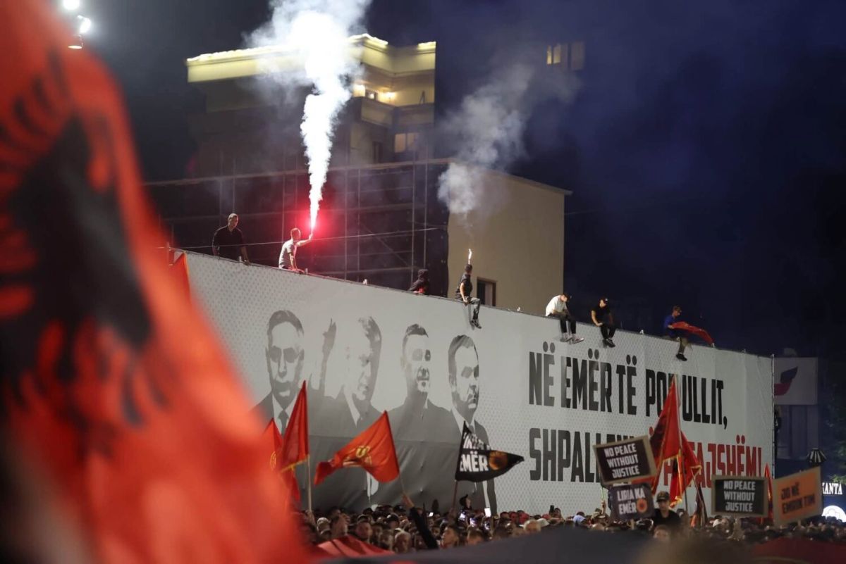 Priştine’de Özel Mahkeme Kararına Karşı Protesto Bu Akşam da Olacak