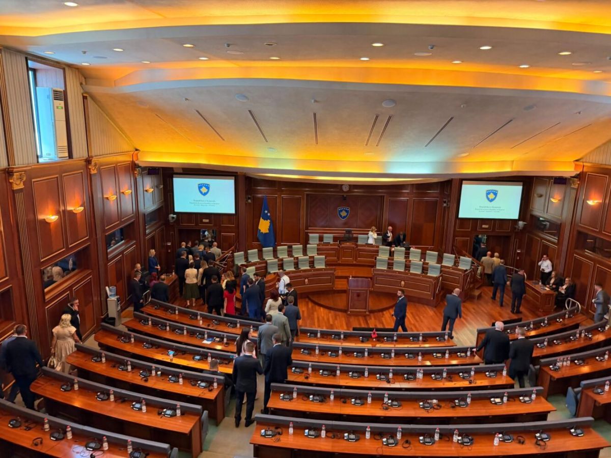 Meclis  Oturumu Cuma’ya Ertelendi