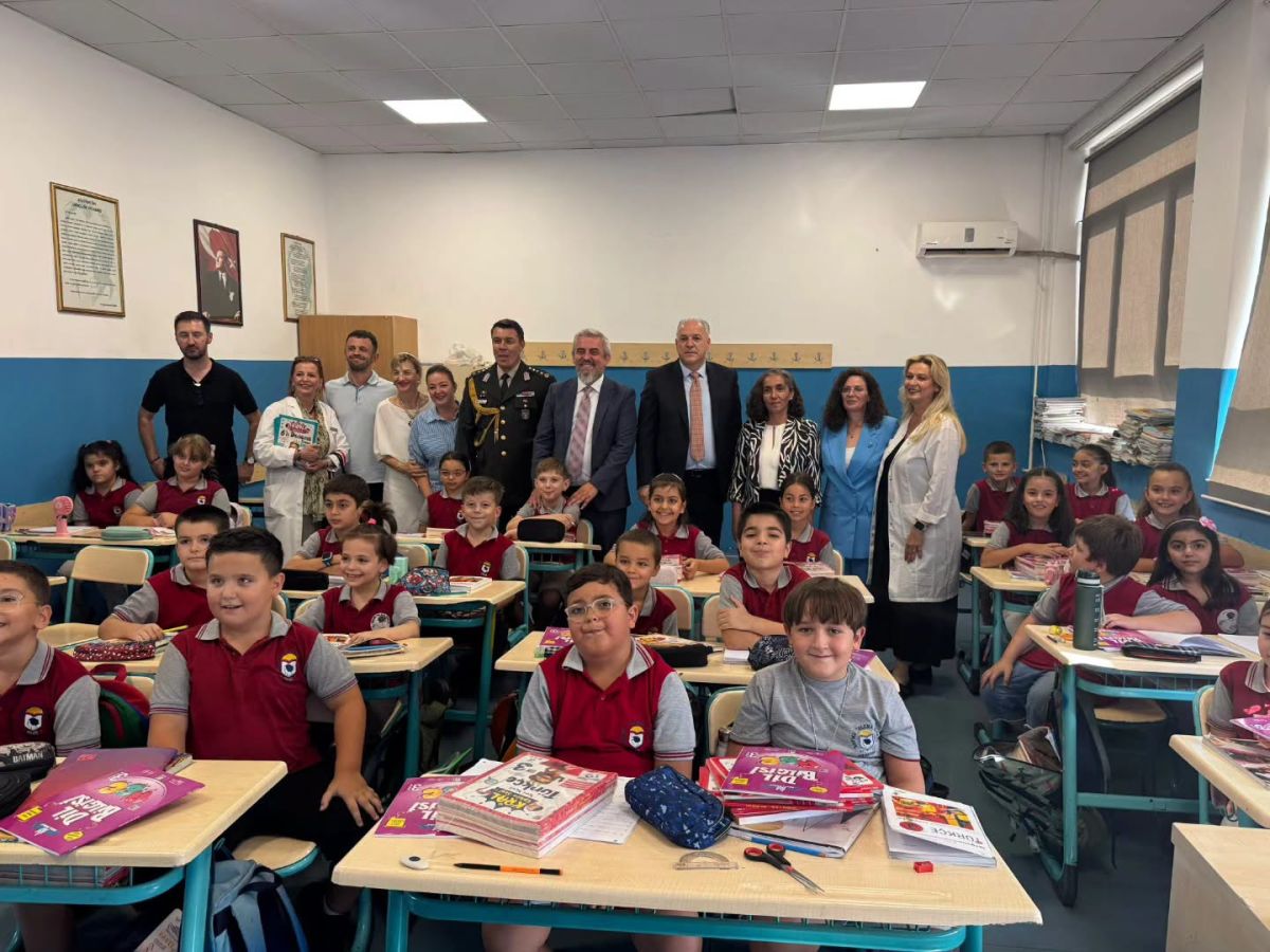 Priştine’de Türkçe Eğitim Gören Öğrencilere Ek Kitap Desteği
