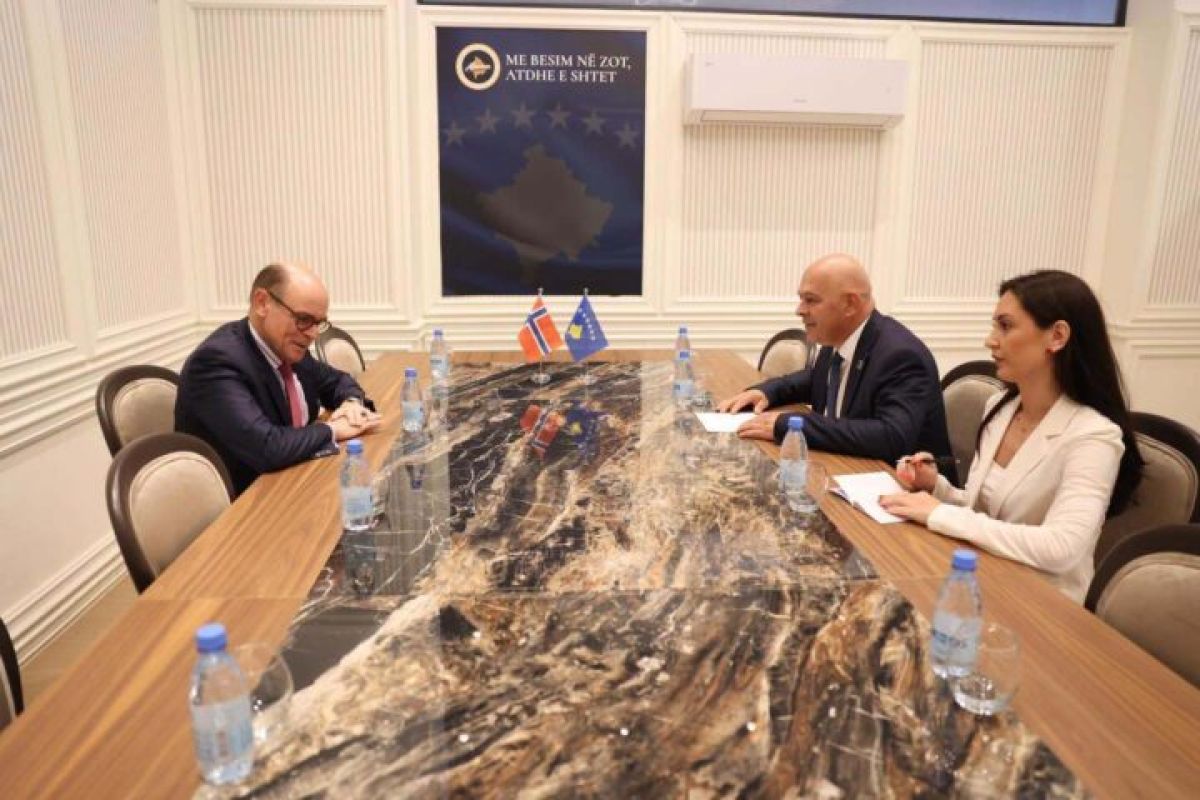 Gjini: Kosova Halkı Demokrasiyi Yeniden Tesis Etmenin Yolunu Bulacak