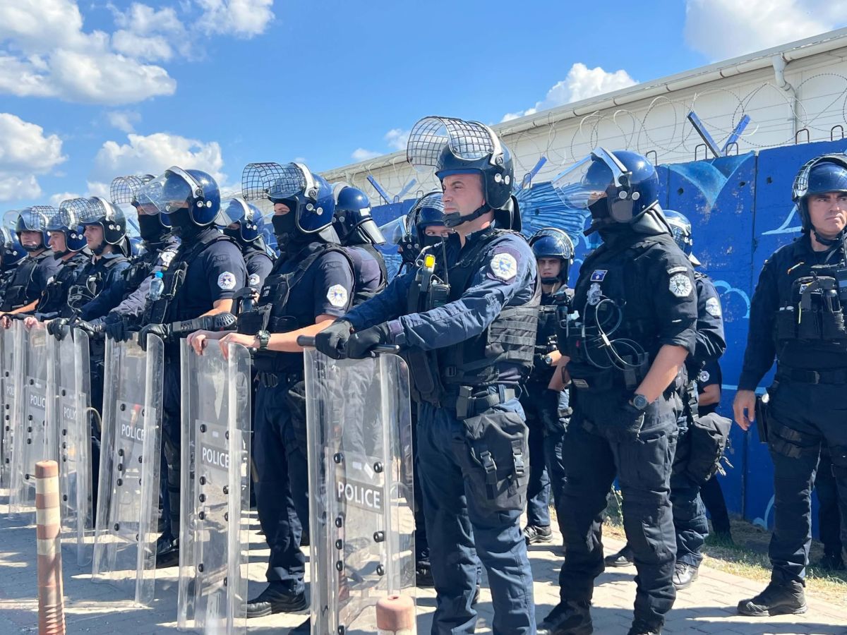 EULEX Ana Merkezi Önünde Polis Gücü Artırıldı