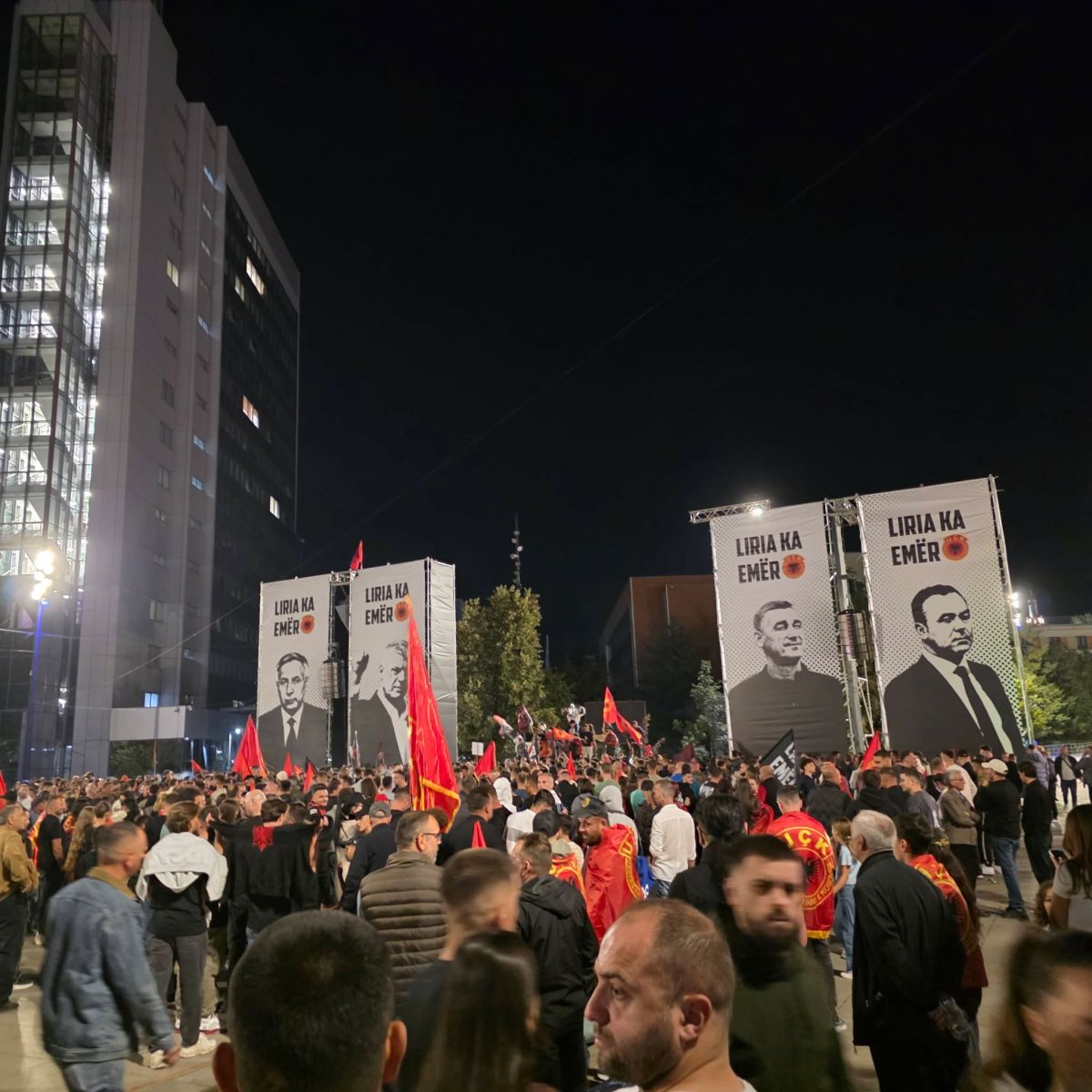 Priştine’de Lahey Mahkemesi’nin Kararına Karşı Protestonun Dördüncü Gecesi