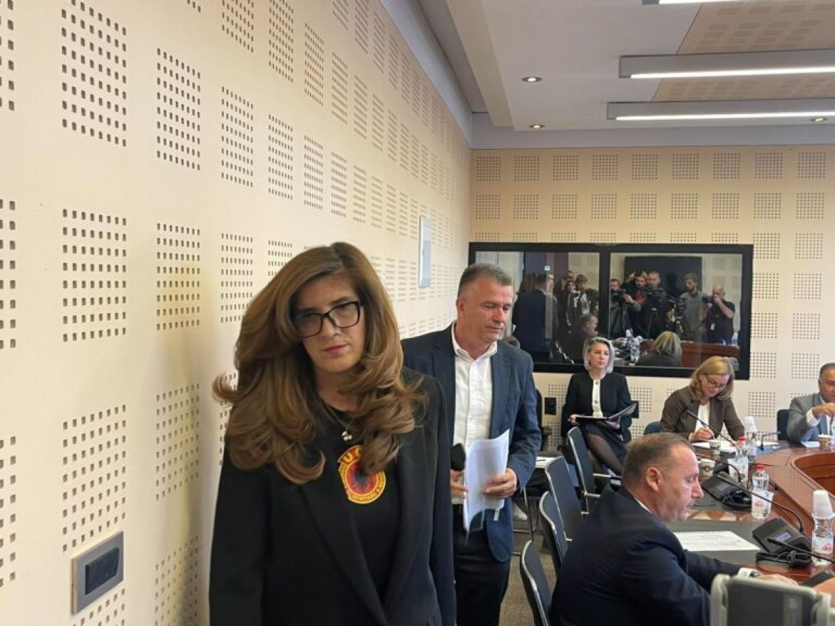 Musliu ve Demaku Komisyon Toplantısını Terk Etti