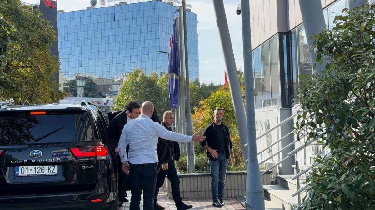 Kurti, Özel Mahkemeler Yasa Tasarısının Neden Gündeme Alınmadığını Yanıtlamadı