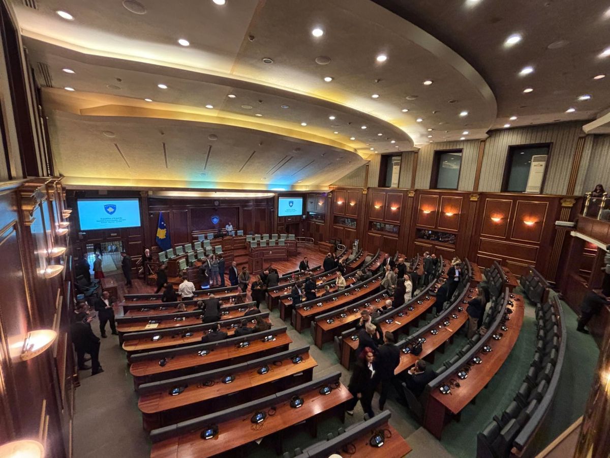 Meclis’te Kritik Oturum Öncesi Milletvekilleri Salona Girmeye Başladı